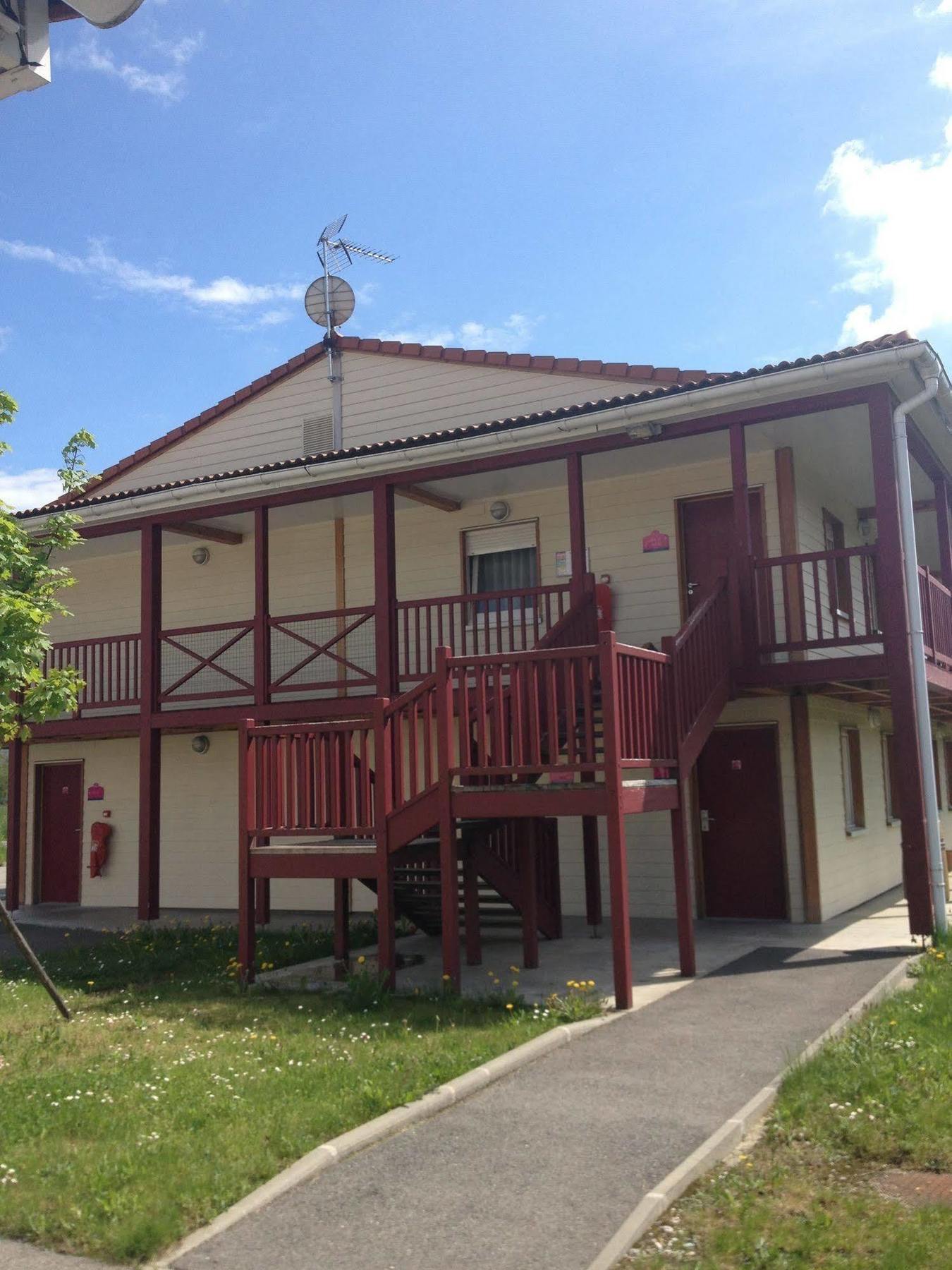 Couett' Hotel Rumilly Екстер'єр фото